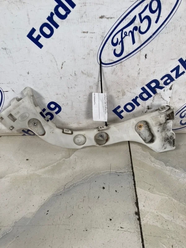 Кронштейн бампера Ford Focus 3 2011 1742938 CB8 1.6 (PNDA), задний правый