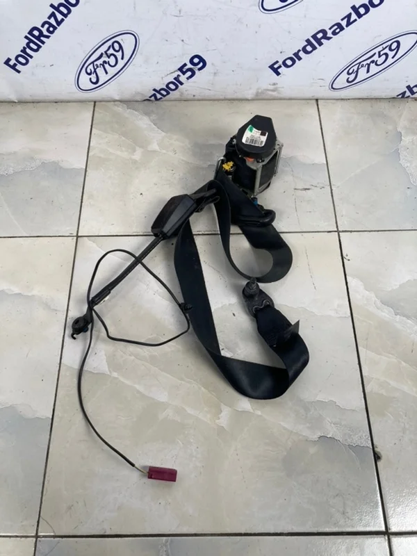 Ремень безопасности Ford Focus 3 2011 1839761 CB8 1.6 (PNDA), передний правый