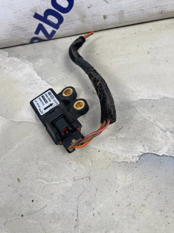 Датчик ускорения Kia Sportage 2007 956902E500 JE 2.0 (G4GC)