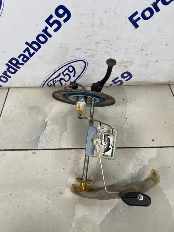 Датчик уровня топлива Hyundai Tucson 2008 311302E000 JM 2.0 (G4GC)