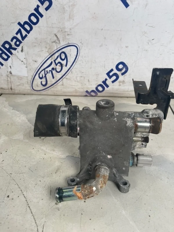 Фланец системы охлаждения Ford Mondeo 3 2005 1360282 B4Y 1.8 (CHBA)