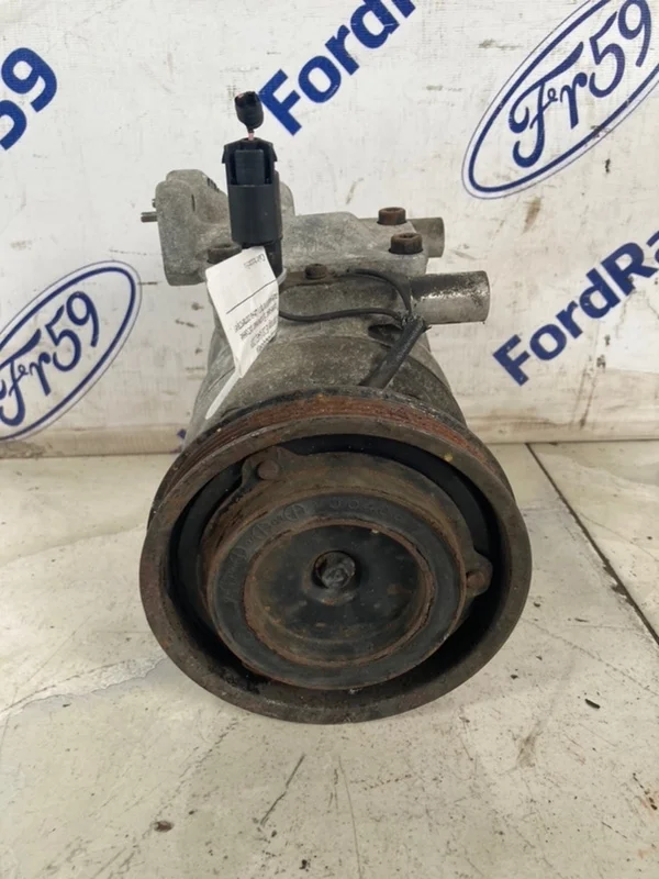 Компрессор кондиционера Kia Sportage 2009 977012E400 JE 2.0 (G4GC)