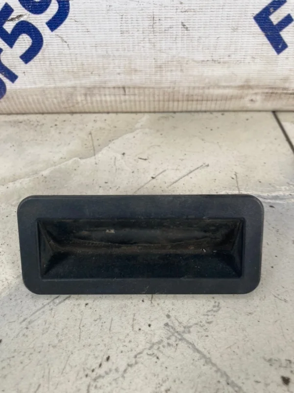 Кнопка открывания багажника Ford Mondeo 4 2008 1857333 BE 2.0 (AOBA)