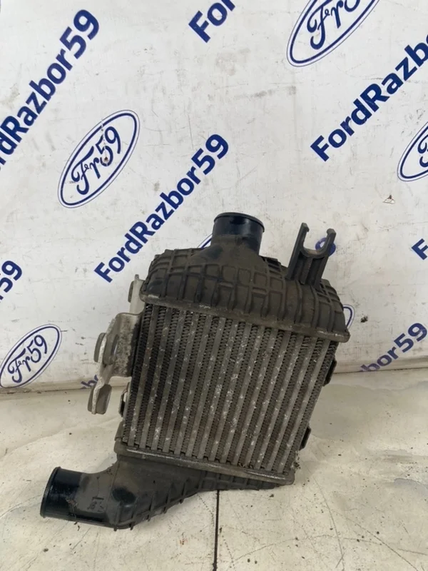 Интеркулер Hyundai Tucson 2004-2009 2827027251 JM