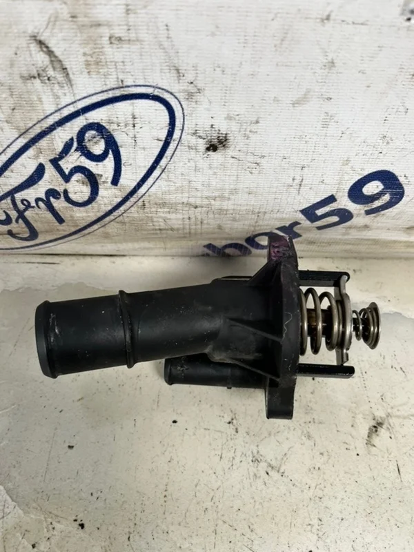 Корпус термостата Ford Focus 2 2007 1566316 CB4 2.0 (AODA)