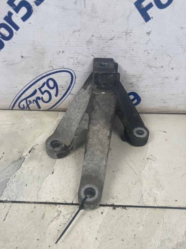 Кронштейн МКПП (Тринога) Ford Focus 2 2006 1326812 CB4 1.6 (HWDA)