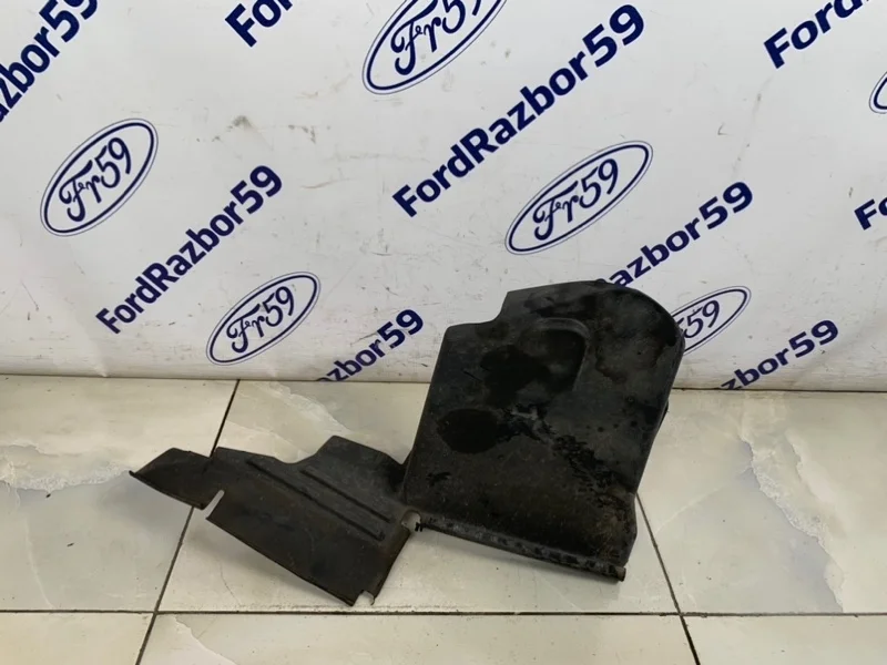 Дефлектор радиатора Ford Focus 2 2008 1517777 CB4, правый