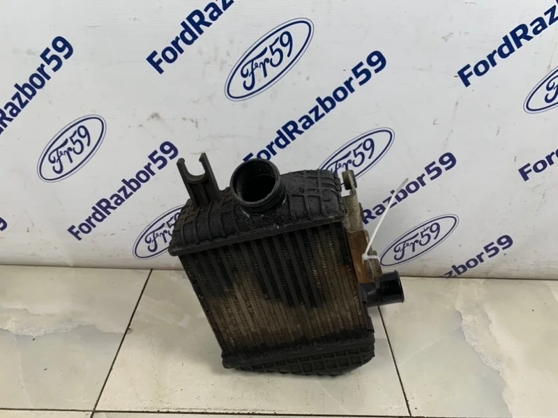 Интеркулер Kia Sportage 2010 2827127251 JE