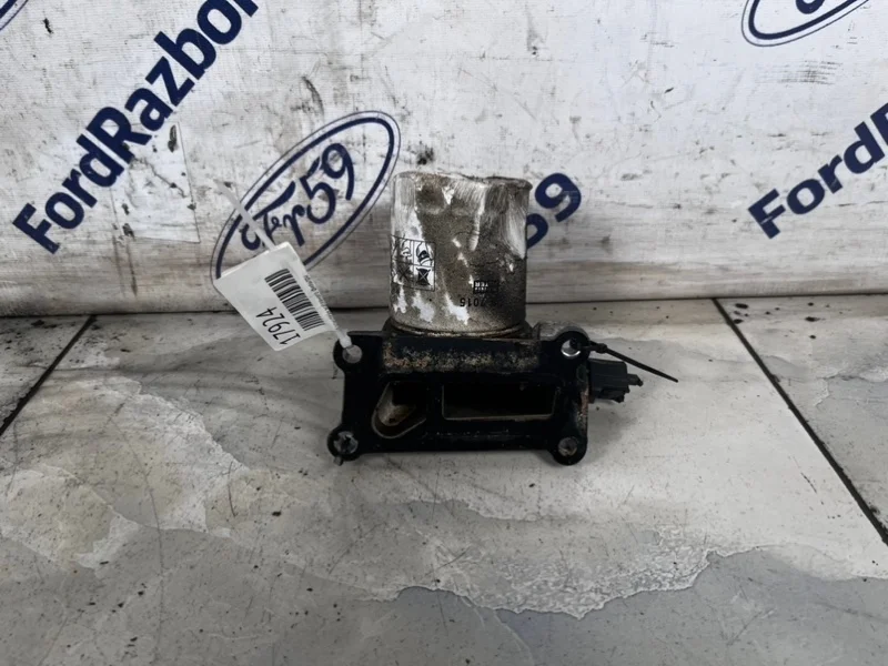 Кронштейн масляного фильтра Ford Focus 2 2008 1124408 CB4 1.8 (QQDB)