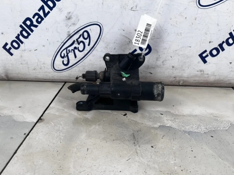 Фланец системы охлаждения Ford Focus 2 2007 1450955 CB4 1.8 (QQDB)