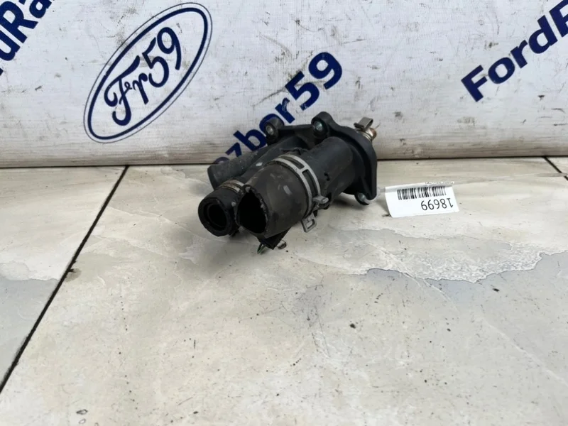 Корпус термостата Ford Focus 2 2006 1473090 CB4 1.6 (HXDA)