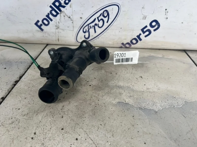 Корпус термостата Ford Focus 2 2006 1473090 CB4 1.6 (HXDA)