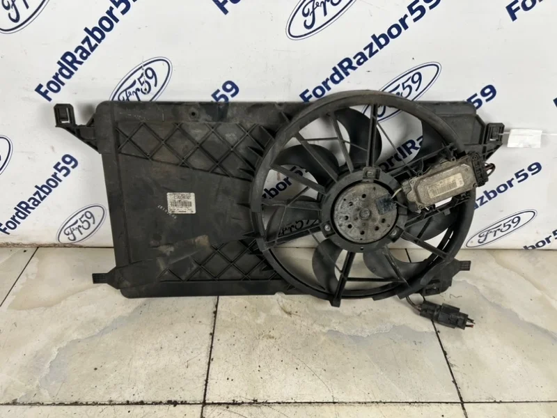 Диффузор с вентилятором Ford Focus 2 2008 1530980 CB4