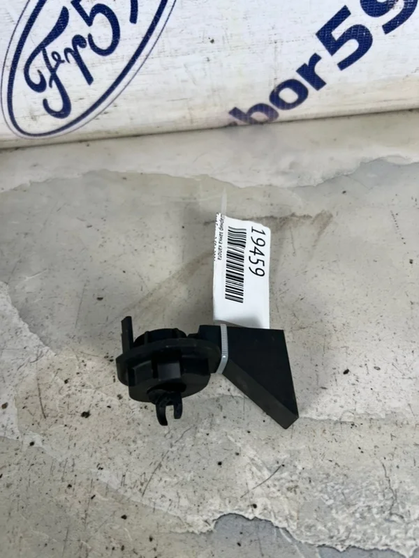 Шарнир замка капота Ford Focus 2 2008 1355231 CB4