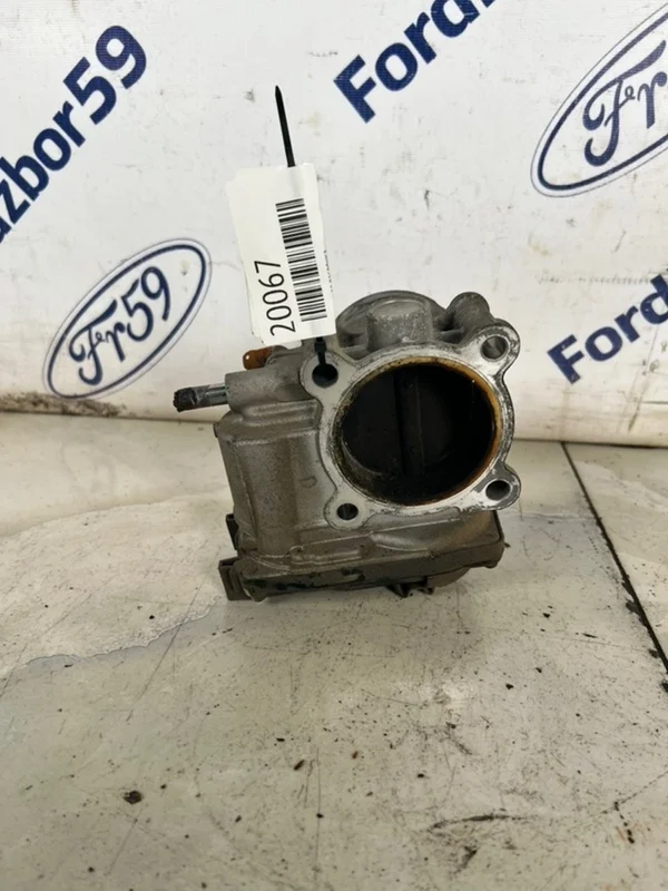 Дроссельная заслонка Mitsubishi Outlander 2005 MN135985 CU5W 2.4 (4G69)