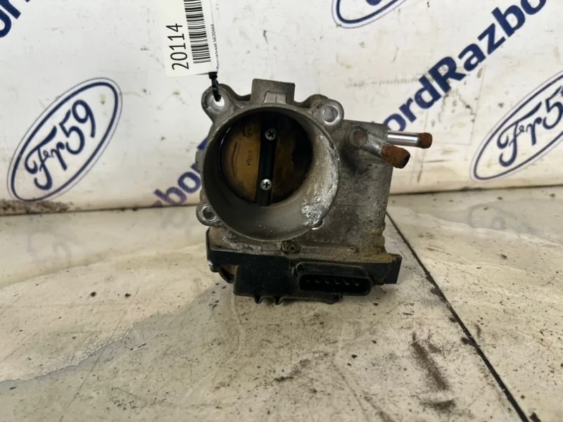 Дроссельная заслонка Mitsubishi Outlander 2005 MN135985 CU5W 2.4 (4G69)