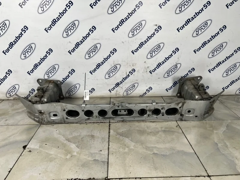 Усилитель бампера Ford Focus 3 2013 1860770 CB8, передний