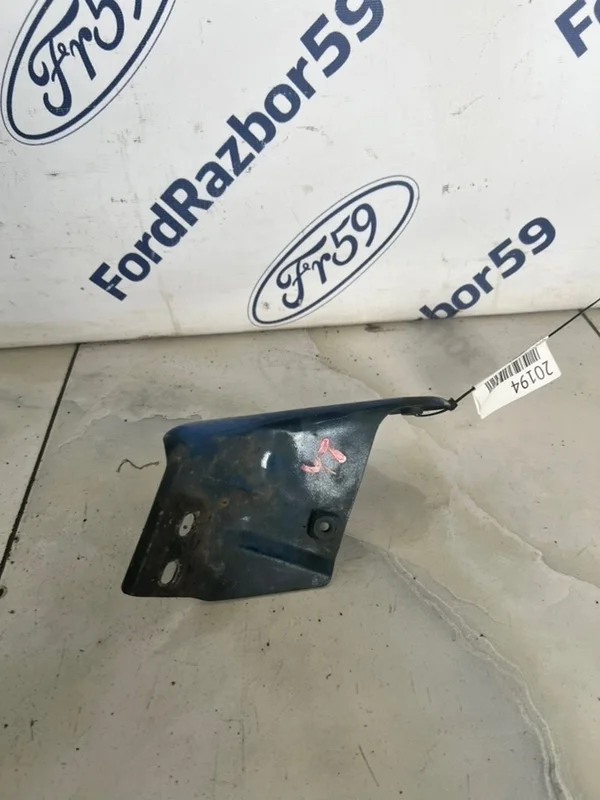 Кронштейн крыла Skoda Rapid 2014 5JA821141A NH3, передний левый