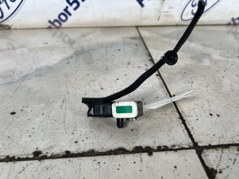 Датчик удара Ford Focus 3 2011 1559264 CB8, передний