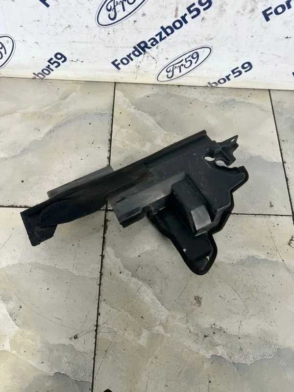 Дефлектор радиатора Nissan X-Trail 2007 62823JG70A T31 2.0 (M9R), передний левый