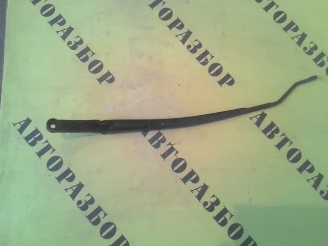 Поводок стеклоочистителя (дворников) KIA RIO 3 2011-2017 983201R000, правый