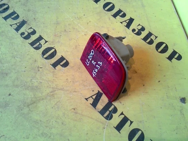 Отражатель в бампер задний правый TOYOTA LAND CRUISER 200 2008-2021 8145760020