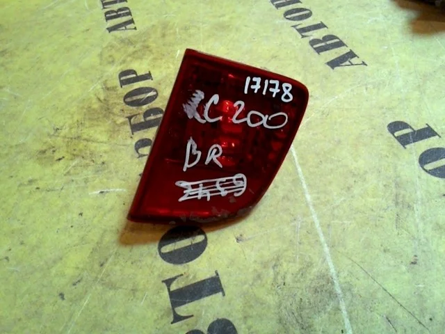 Отражатель в бампер задний правый TOYOTA LAND CRUISER 200 2008-2021 8145760020