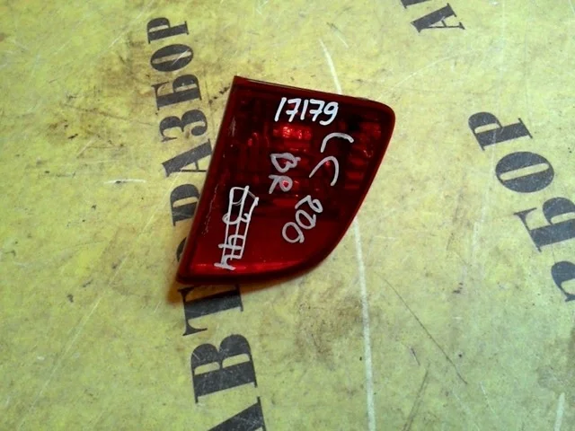 Отражатель в бампер задний правый TOYOTA LAND CRUISER 200 2008-2021 8145760020