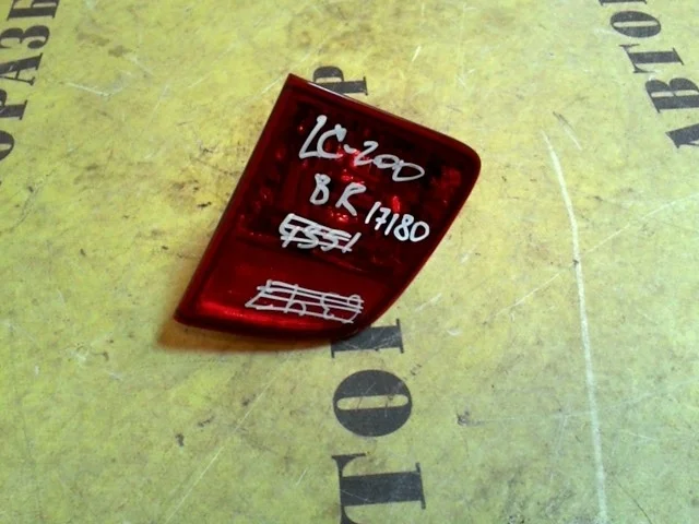 Отражатель в бампер задний правый TOYOTA LAND CRUISER 200 2008-2021 8145760020