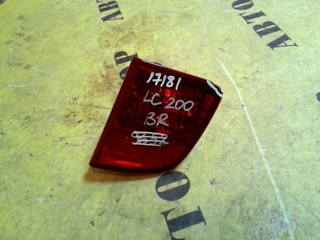 Отражатель в бампер задний правый TOYOTA LAND CRUISER 200 2008-2021 8145760020