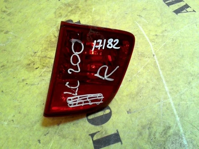 Отражатель в бампер задний правый TOYOTA LAND CRUISER 200 2008-2021 8145760020