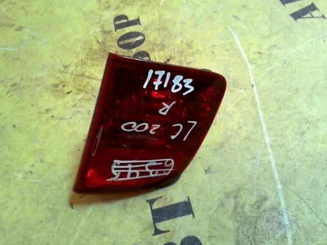 Отражатель в бампер задний правый TOYOTA LAND CRUISER 200 2008-2021 8145760020