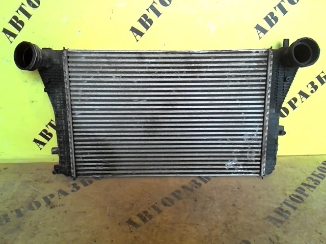 Интеркулер Volkswagen Tiguan 2007-2016 1K0145803S