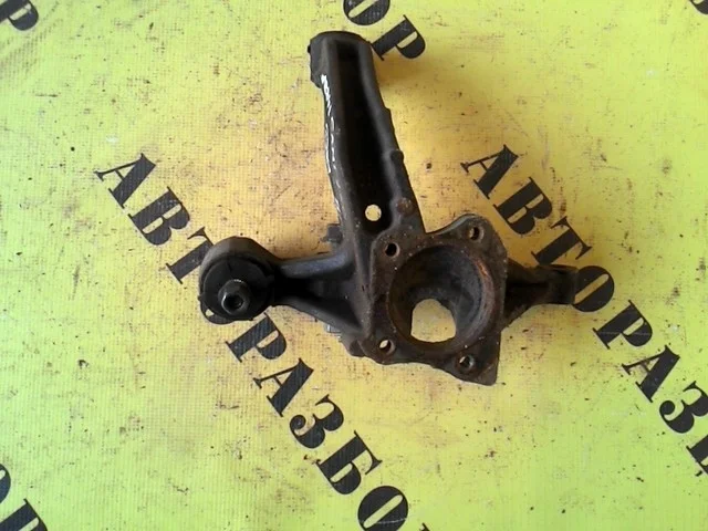 Кулак поворотный задний правый Toyota Camry 50 2011-2017 4230448010