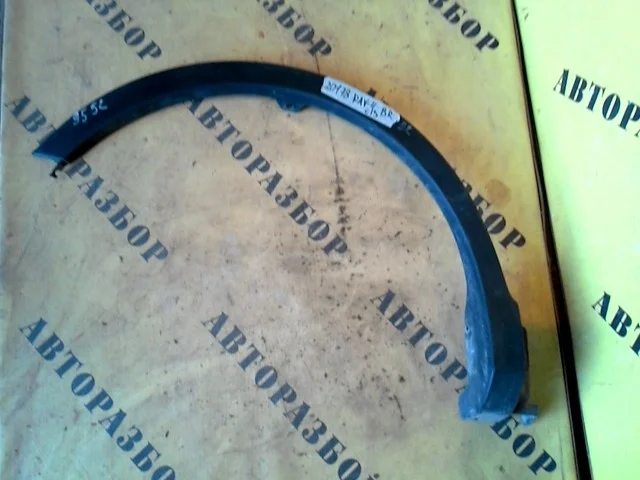 Накладка крыла заднего правого Toyota Rav4 40 2013-2019 7560542190