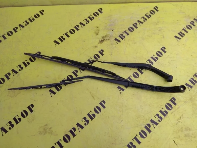 Поводок стеклоочистителя (дворников) HYUNDAI SOLARIS 2010-2017 983104Y000