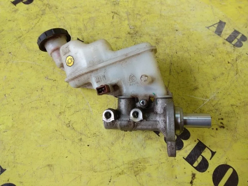 Цилиндр тормозной главный Kia Rio 3 2011-2017 585104L100