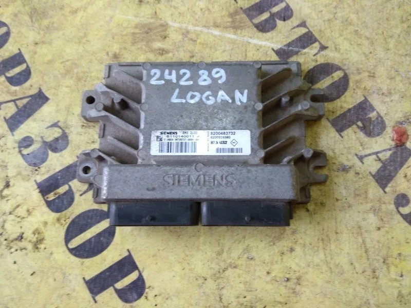 Блок управления двигателем Renault Logan 2005-2014 8200483732