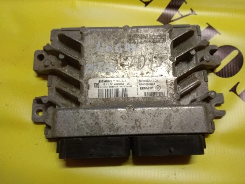 Блок управления двигателем Renault Logan 2005-2014 8200661124