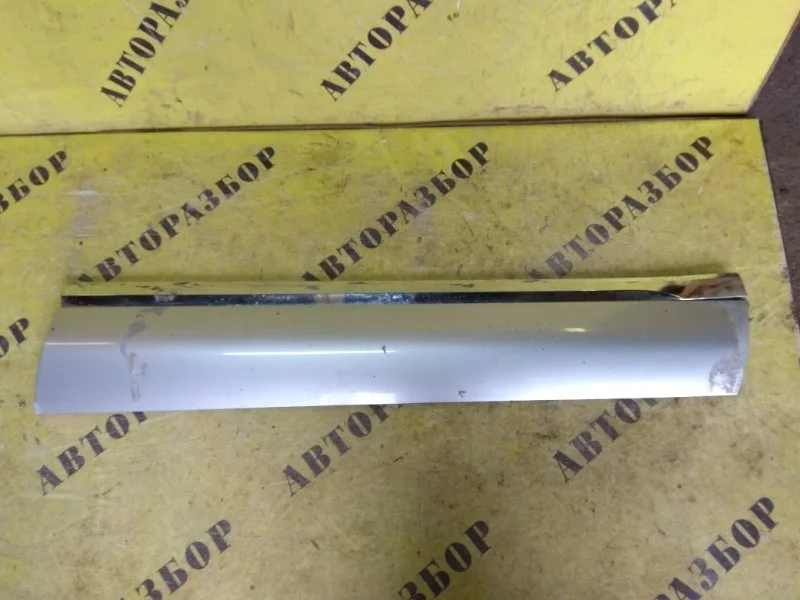 Накладка двери передней правой VOLKSWAGEN TOUAREG 2010-2018 7P6854940H