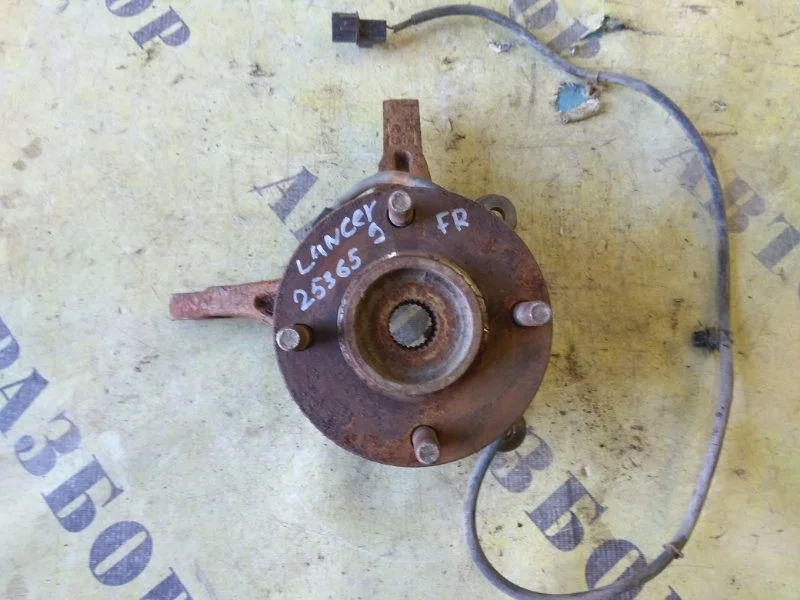 Кулак поворотный передний правый MITSUBISHI LANCER 9 2003-2006 MR491322