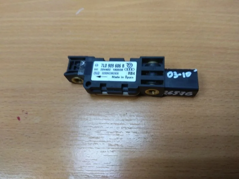Датчик AIR BAG (удара) Volkswagen Touareg 2002-2010 7L0909606B