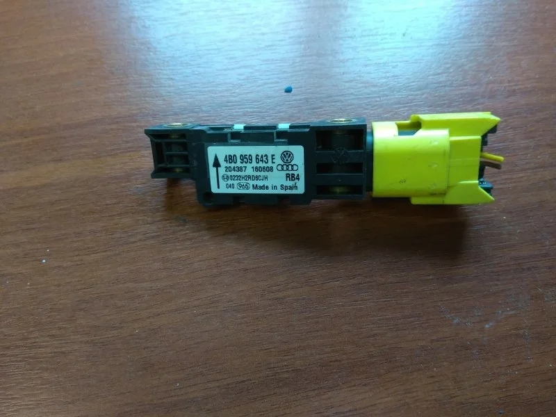 Датчик AIR BAG (удара) VOLKSWAGEN TOUAREG 2002-2010 4B0959643E