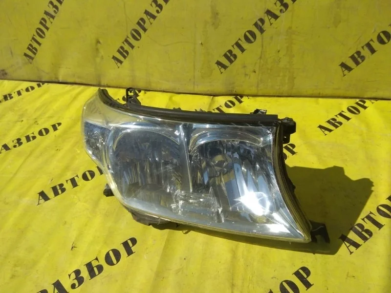 Фара правая TOYOTA LAND CRUISER 200 2008-2021 8113060D10