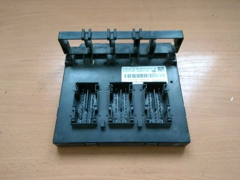 Блок комфорта Skoda Octavia (A5) 2004-2013 1K0937085P