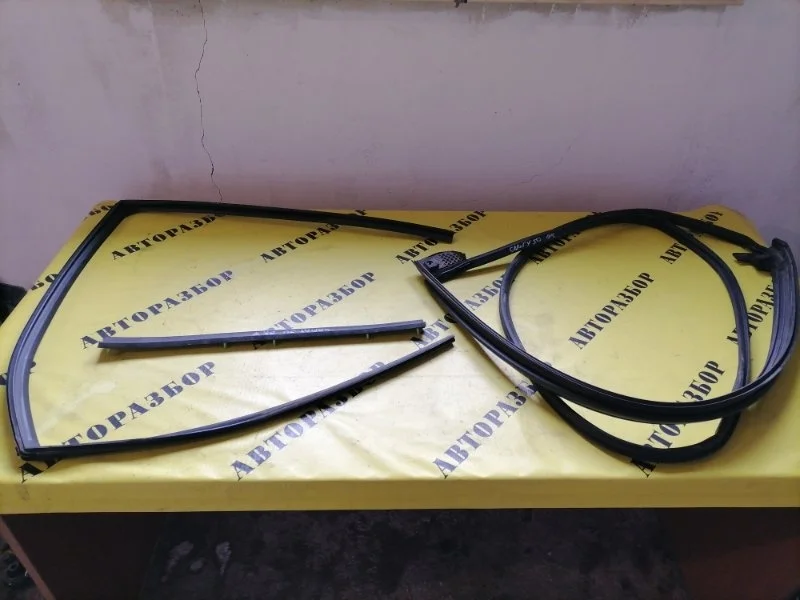 Уплотнитель резиновый TOYOTA CAMRY 50 2011-2017 2013 6787133100 2.5 2AR 2AR-FE 181 Л/С