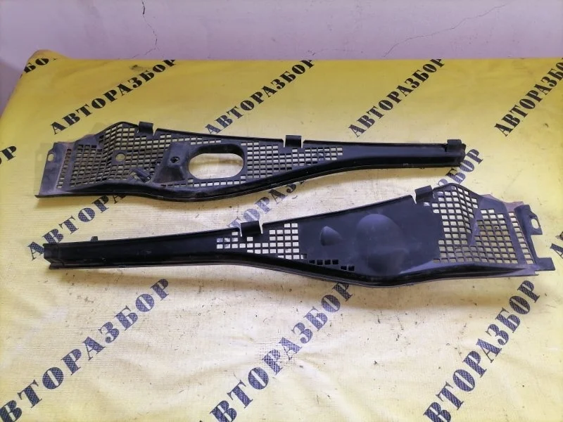 Жабо (решетка стеклоочистителя) RENAULT LOGAN 2005-2014 8200825457