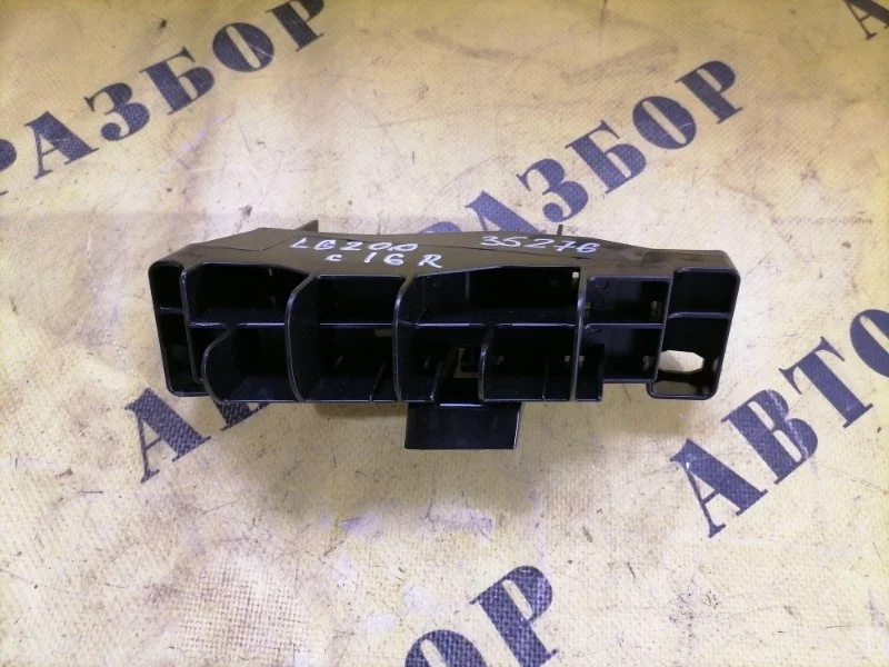 Кронштейн фары правый TOYOTA LAND CRUISER 200 2008-2021 5213360180