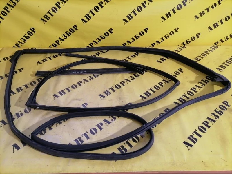 Уплотнитель резиновый TOYOTA CAMRY 50 2011-2017 2013 6787133100 3.5 2GR 277 Л/С