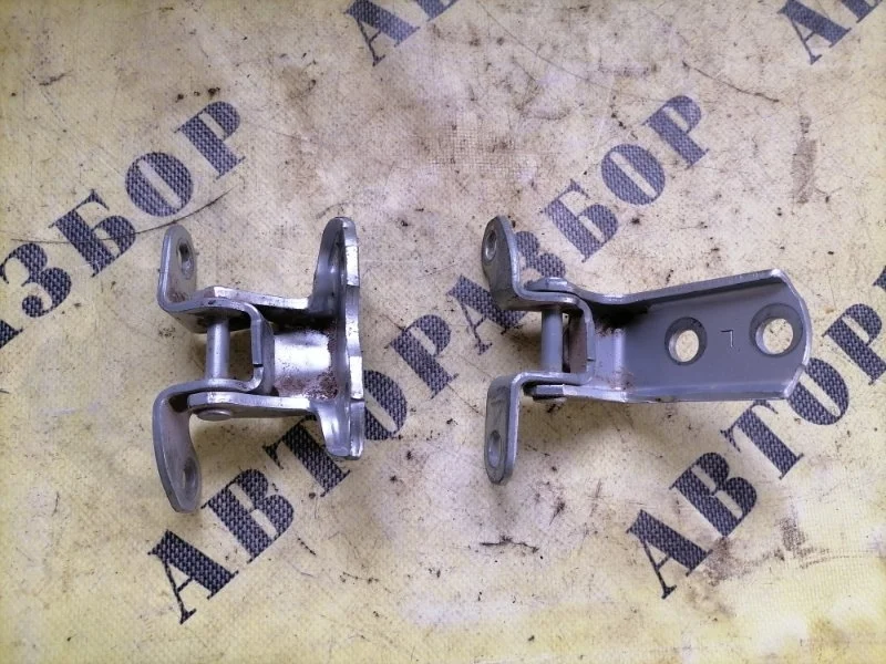 Петля двери TOYOTA CAMRY 50 2011-2017 6876006010